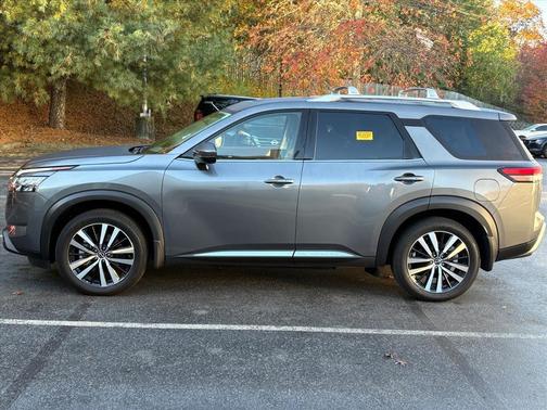 2024 Nissan Pathfinder Platinum 4WD