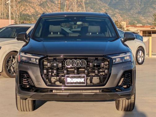 2025 Audi Q7 55 Premium Plus