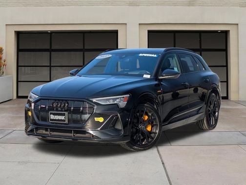 Mythos Black Metallic 2022 Audi e-tron Chronos
