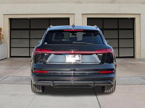Mythos Black Metallic 2022 Audi e-tron Chronos