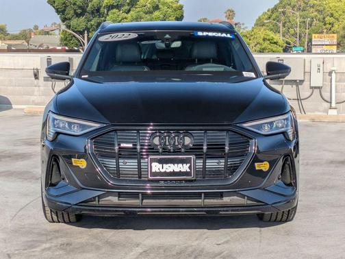Mythos Black Metallic 2022 Audi e-tron Chronos