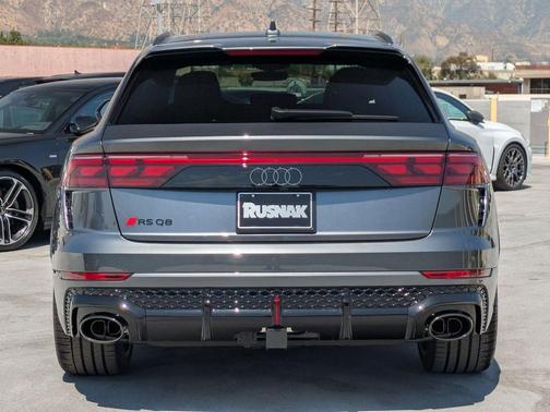 Daytona Gray Pearl Effect 2026 Audi RS Q8 4.0T