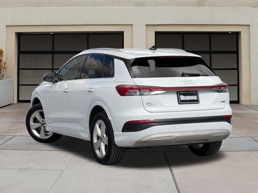 2022 Audi e-tron Premium Plus