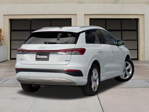 2022 Audi e-tron Premium Plus