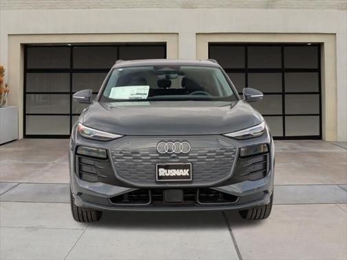 2025 Audi Q6 e-tron Premium quattro