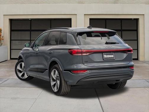 2025 Audi Q6 e-tron Premium quattro