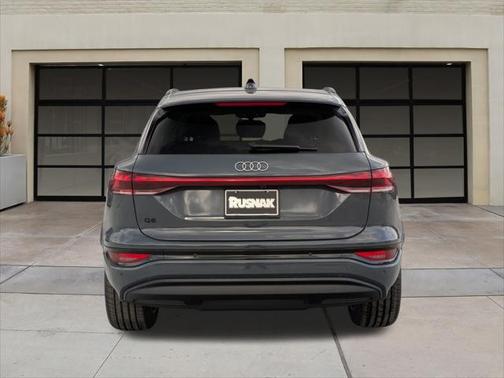 2025 Audi Q6 e-tron Premium quattro