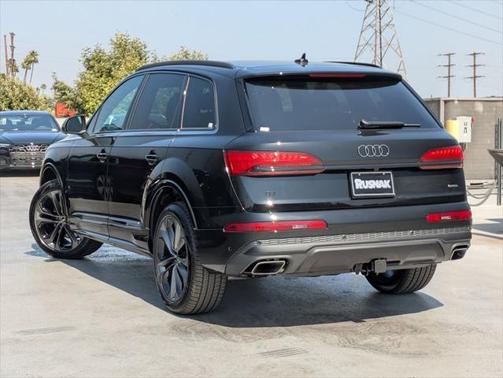 2025 Audi Q7 55 Premium Plus