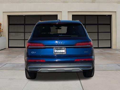 2022 Audi Q7 45 Premium