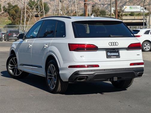 2025 Audi Q7 45 Premium Plus