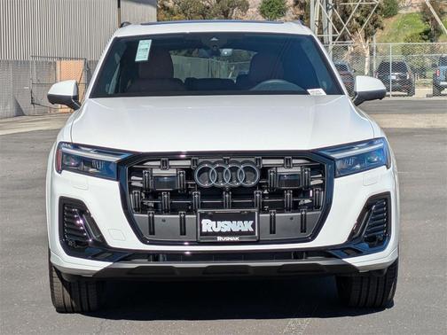 2025 Audi Q7 45 Premium Plus