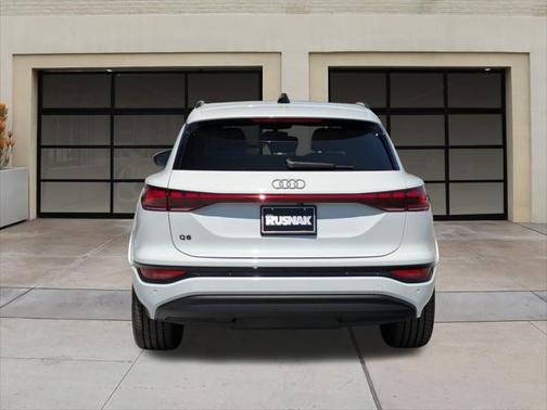 2025 Audi Q6 e-tron Premium quattro