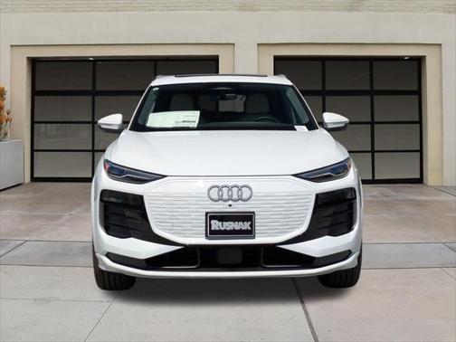 2025 Audi Q6 e-tron Premium quattro