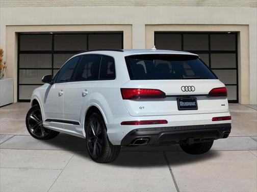 2025 Audi Q7 55 Premium Plus