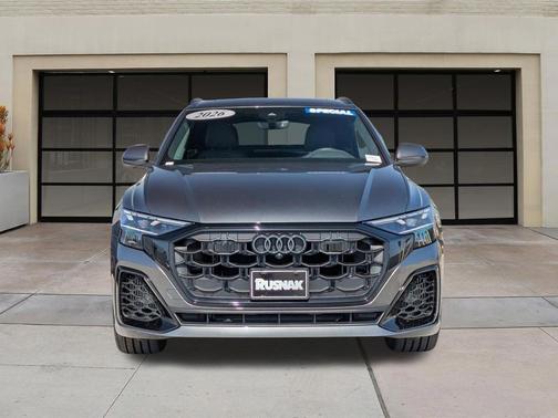 Daytona Gray Pearl Effect 2026 Audi Q8 55 Premium Plus