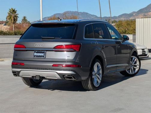 2025 Audi Q7 55 Premium Plus