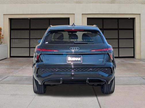 Mythos Black Metallic 2026 Audi Q3 TFSI quattro S tronic