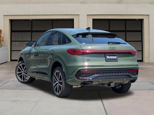 District Green Metallic 2026 Audi Q5 Sportback Premium Plus TFSI quattro S tronic