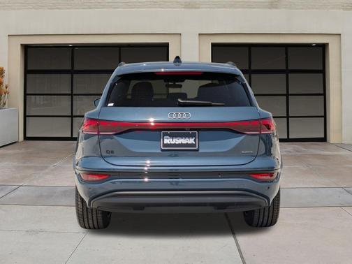 2025 Audi Q6 e-tron Premium Plus quattro
