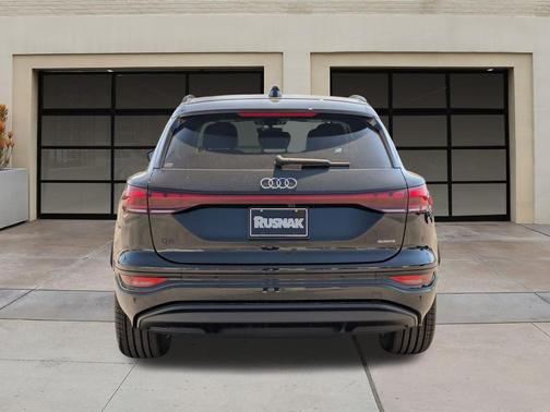 2025 Audi Q6 e-tron Premium Plus quattro