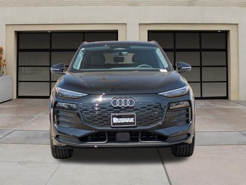 2025 Audi Q6 e-tron Premium Plus quattro