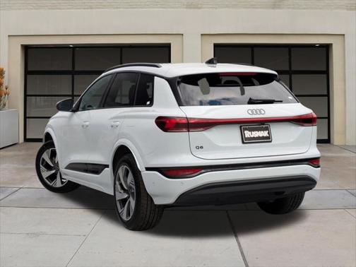 2025 Audi Q6 e-tron Premium quattro