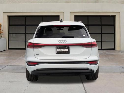 2025 Audi Q6 e-tron Premium quattro