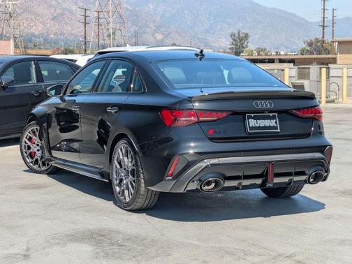 Mythos Black Metallic 2026 Audi RS 3 TFSI quattro S tronic