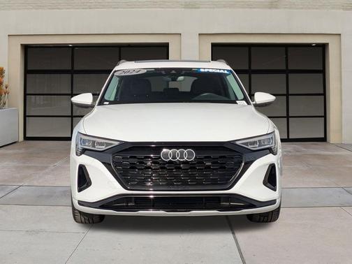 2024 Audi Q8 e-tron Premium