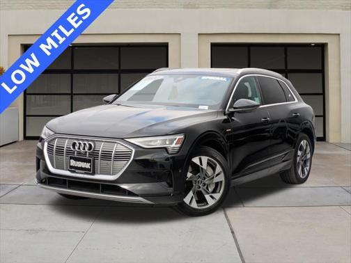 2022 Audi e-tron Premium Plus