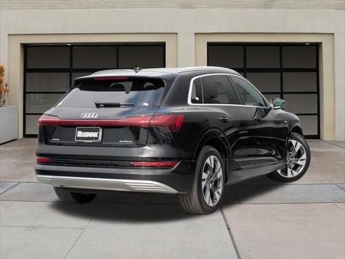 2022 Audi e-tron Premium Plus