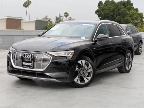 2022 Audi e-tron Premium Plus