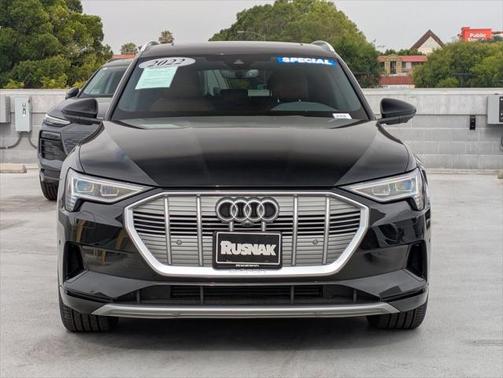2022 Audi e-tron Premium Plus