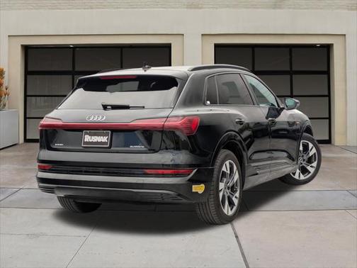 2022 Audi e-tron Premium