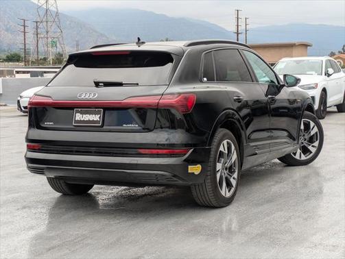 2022 Audi e-tron Premium