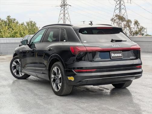 2022 Audi e-tron Premium