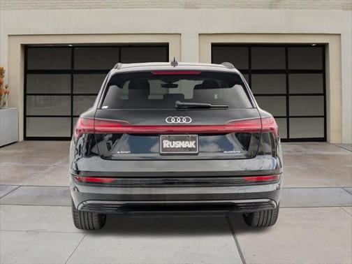 2022 Audi e-tron Premium