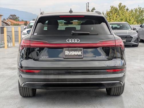 2022 Audi e-tron Premium