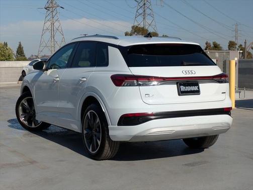 2022 Audi e-tron Premium Plus