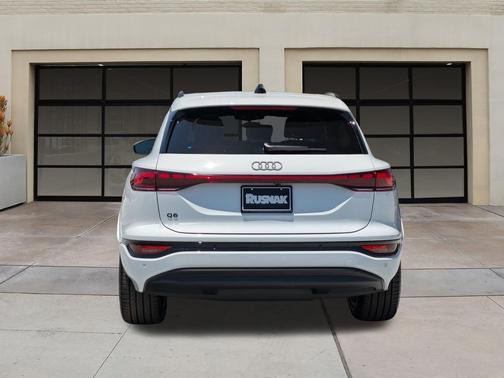 2025 Audi Q6 e-tron Premium Plus