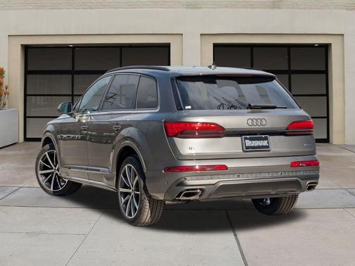 2026 Audi Q7 45 Premium Plus