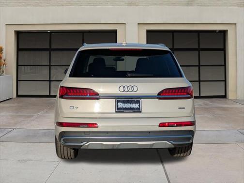 2024 Audi Q7 45 Premium