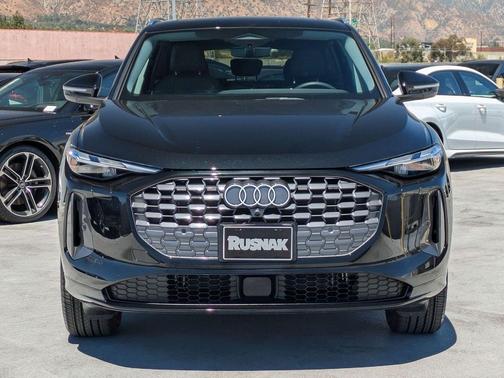 Mythos Black Metallic 2025 Audi Q5 Premium TFSI quattro S tronic