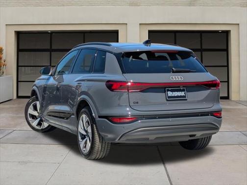 2025 Audi Q6 e-tron Premium quattro