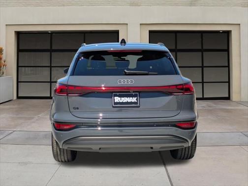 2025 Audi Q6 e-tron Premium quattro