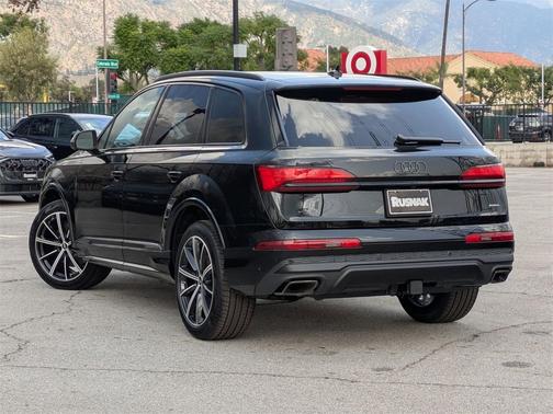 2026 Audi Q7 45 Premium Plus