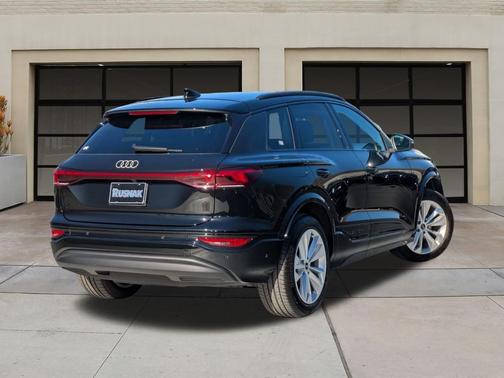 2025 Audi Q6 e-tron Premium