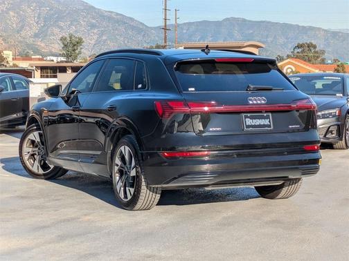 2022 Audi e-tron Premium