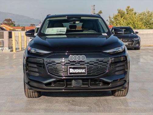 2025 Audi Q6 e-tron Premium quattro