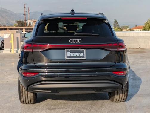 2025 Audi Q6 e-tron Premium quattro